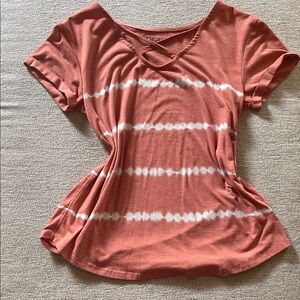 Y2K Mudd Rust Tie-Dye Short Sleeve V-Neck Top with Crisscross Detail